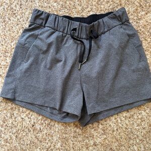 LULULEMON On The Fly Short *2.5" Heathered Black/Black Size 4